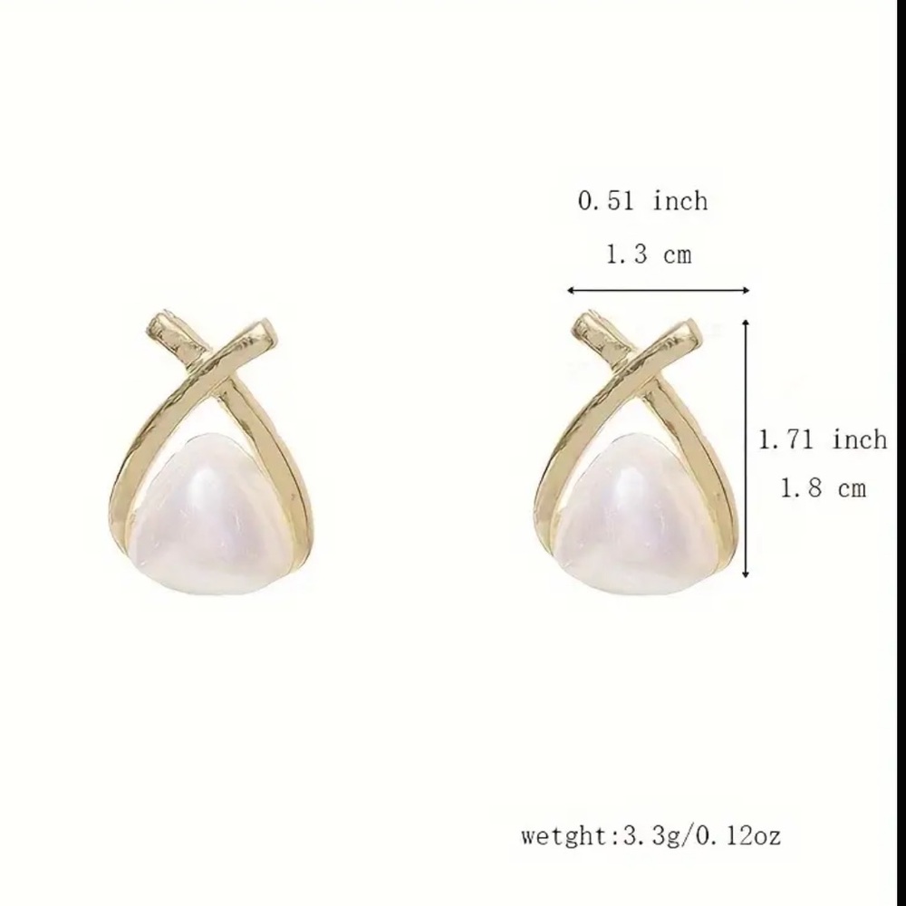 Triangle Geometric Pearl and Gold Earrings - Picture 7 of 7